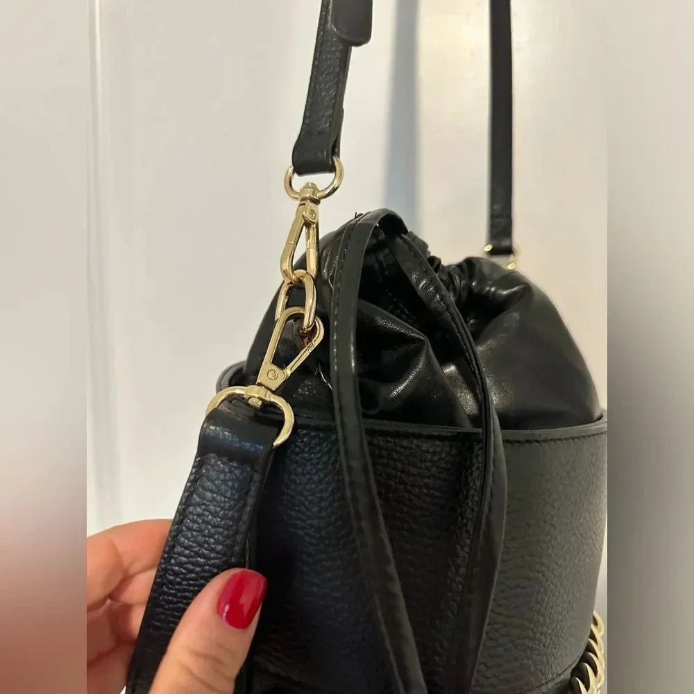 ANNA PAOLA Italian Leather Bucket Bag in Black - Picture 5 of 11